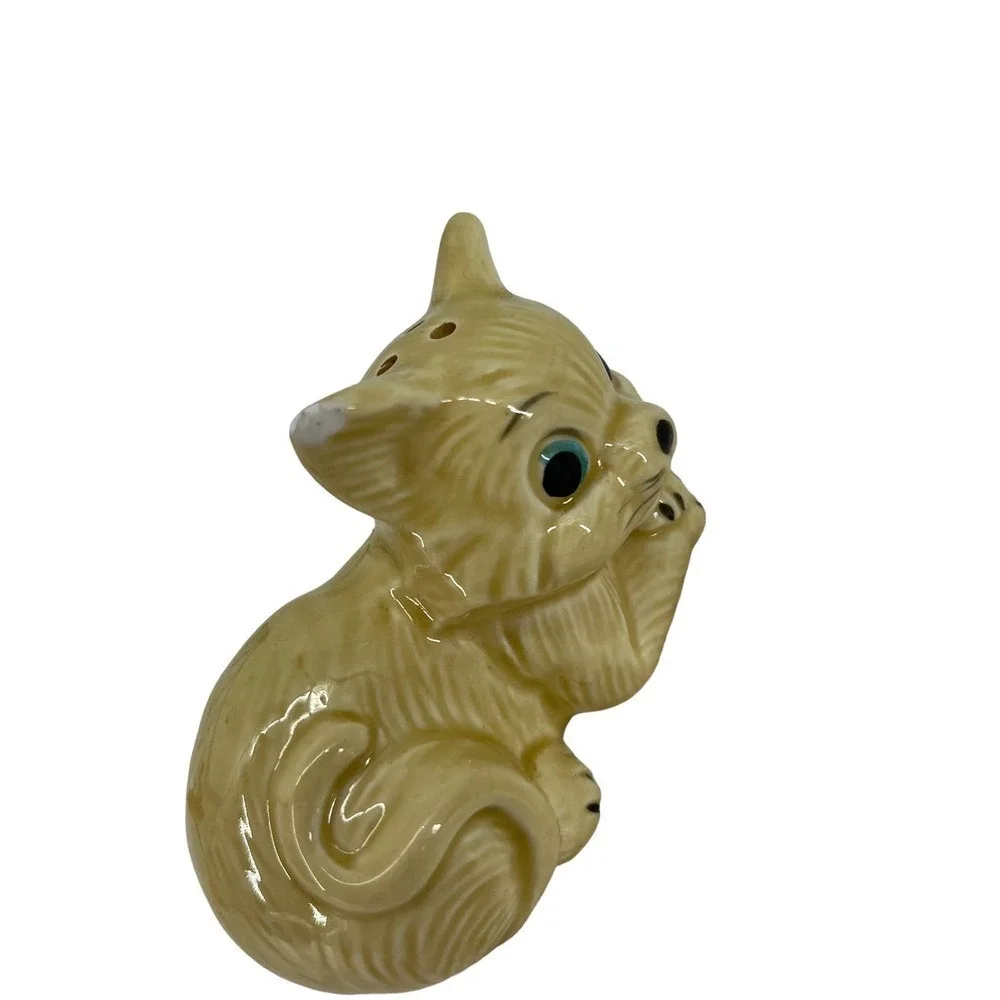 Vintage Salt & Pepper Shakers Cats Standing &‎ Laying Ceramic Collectible
